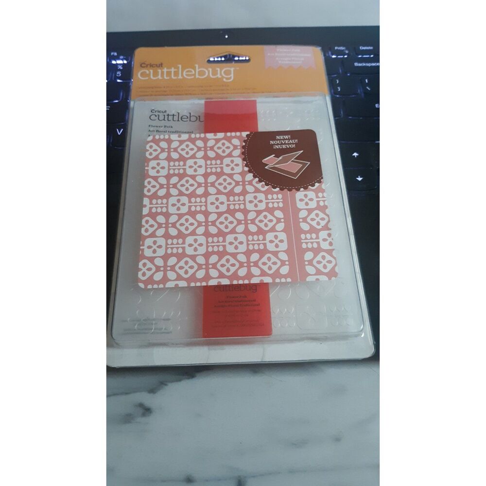 BRAND NEW CRICUT CUTTLEBUG FLOWER FOLK EMBOSSING PLATE